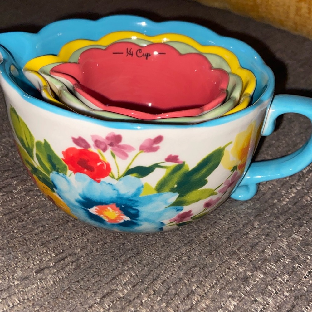 Pioneer Woman 4pc nesting measuring cups